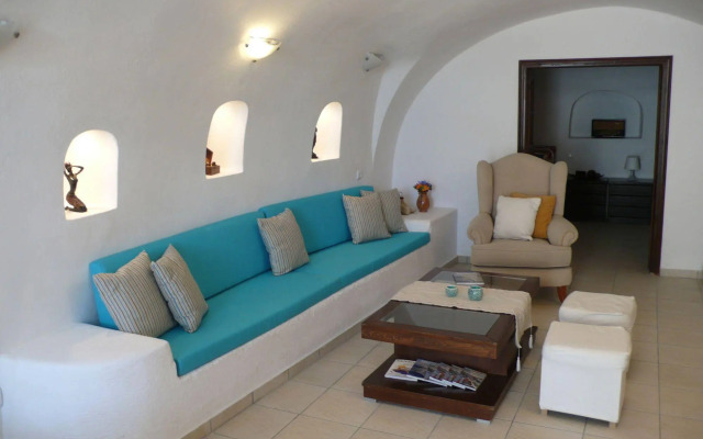 Iridanos Cave House