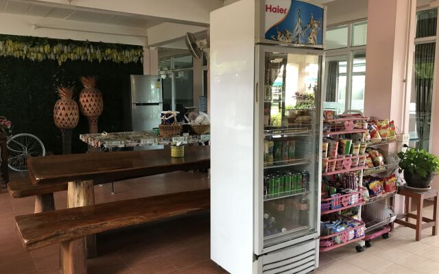 Ponlaan Apartment