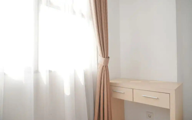 Homey And Warm 1Br Belmont Residence Puri Apartment