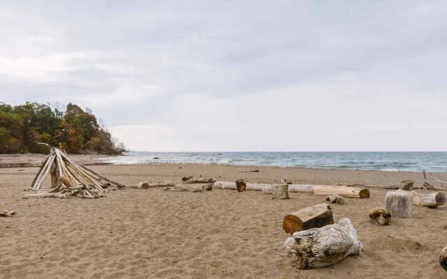 QuickStay - House by The Lake (3Bdrm Near Go Station)