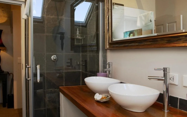 Abalone Hotel & Villas