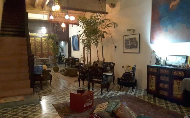 At Penny's Place - Hostel, Caters to Women