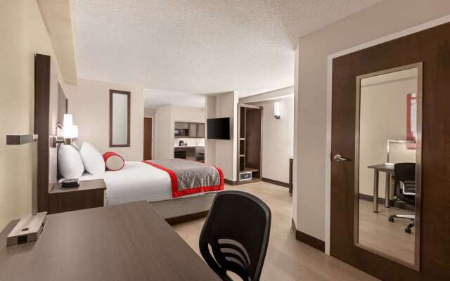 Ramada by Wyndham Suites Orlando Airport