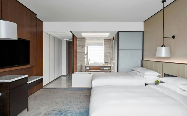 Shanghai Marriott Hotel Pudong South – Guest Rooms – Shanghai
