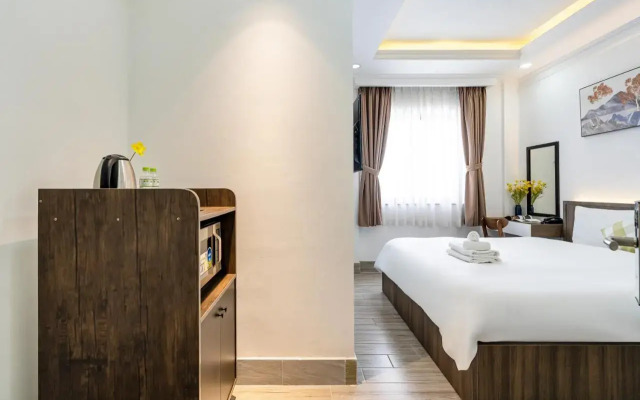 Royal Hotel Near Secc