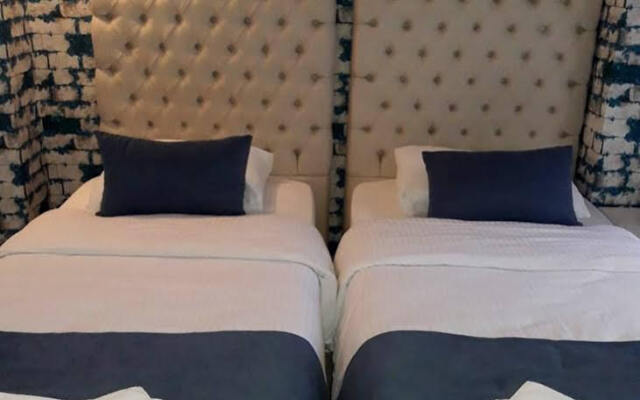 Double Inn Marina Hotel