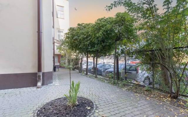 Charming Central Apartment