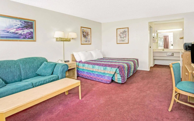 Knights Inn Aurora