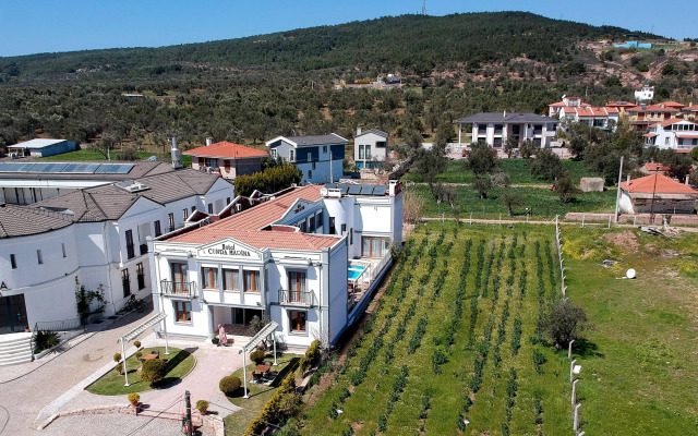 Ebruli Otel Cunda