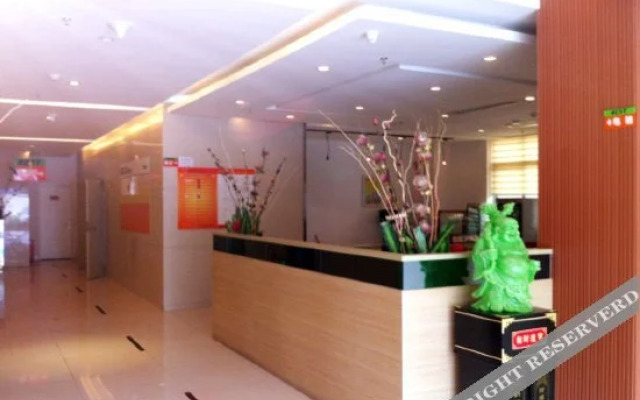 A Home Chain Hotel (Jinjiang Airport Huzhong)