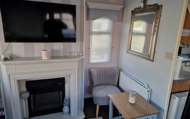 Lovely pet Friendly 4 Berth Caravan in Morecambe