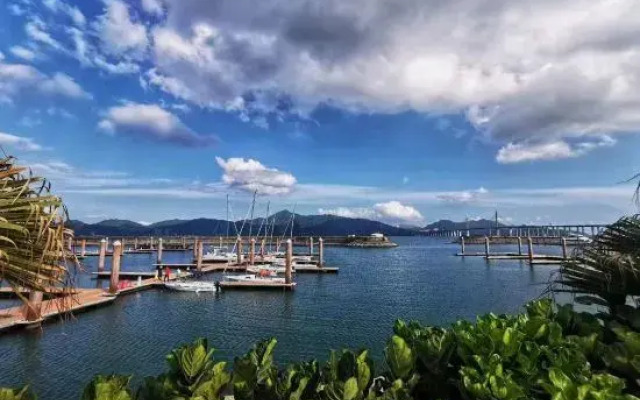 Guanhai Dolphin Seaview Holiday Apartment