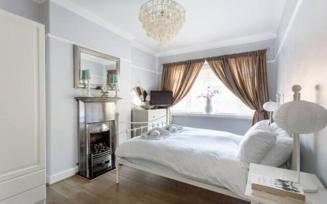 2 Bedroom Flat With Garden