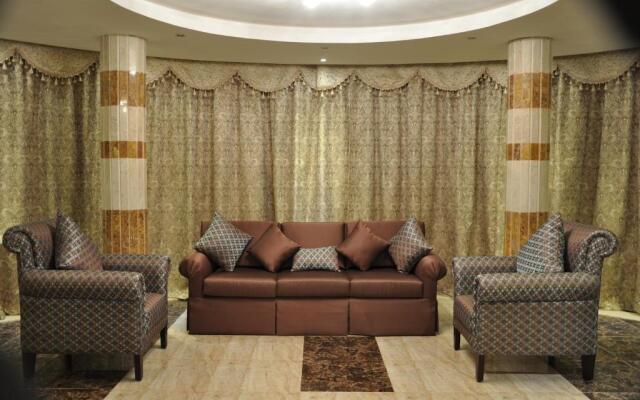 Al Bustan Crown Hotel 2