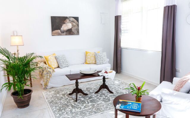 Cattleya's New Kingston Guest Apartment