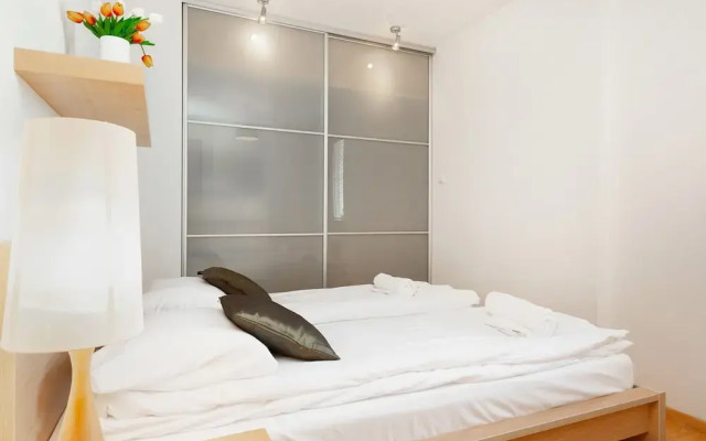 5th Floor Apartment in Warsaw by Renters