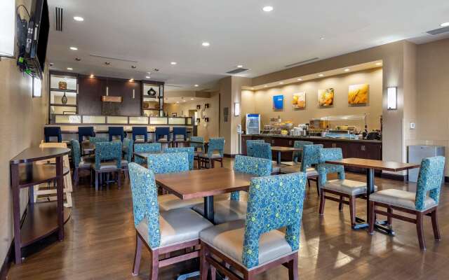 Comfort Suites Huntersville near Lake Norman