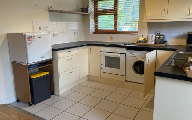 CV225AA Ground-Floor Flat Near Rugby School Self Check-in