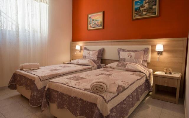 Dora II Studio - Simple Sweet Getaway