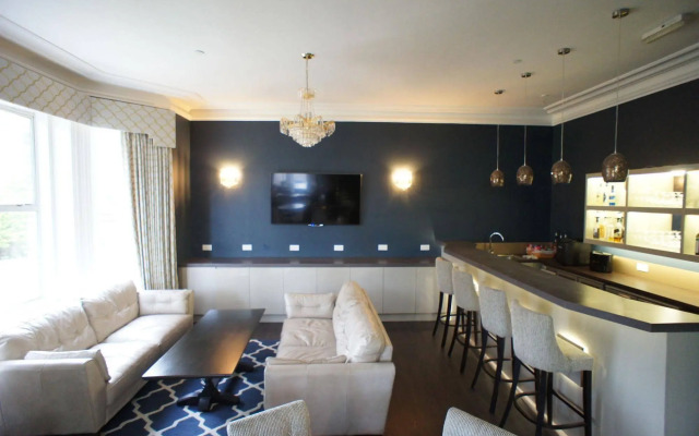 Applewood Hotel