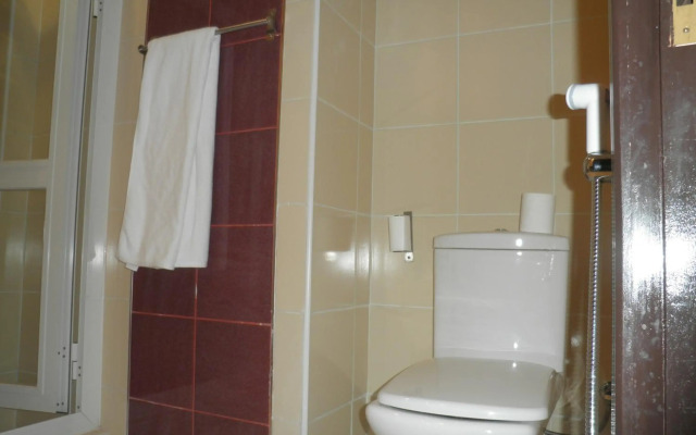 Marina Royal Hotel Suites