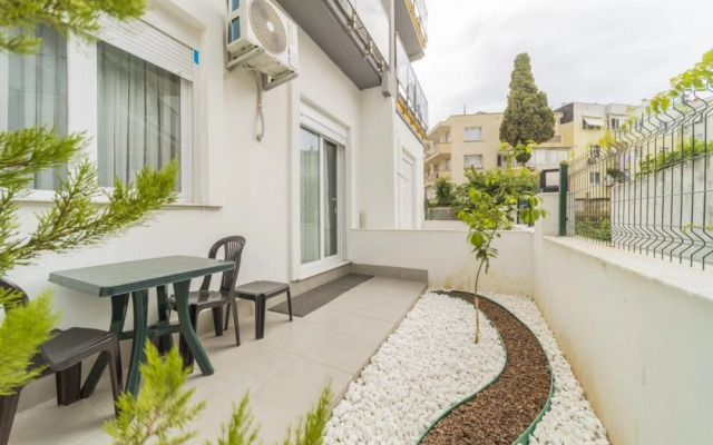 Charming and Central Flat Near Beach in Muratpasa