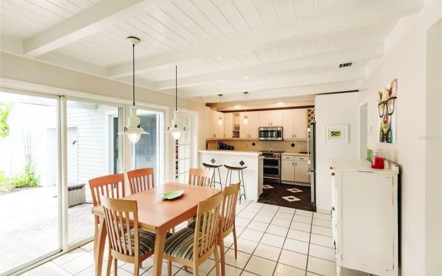 Tropical Siesta 2 Bedroom Home by RedAwning