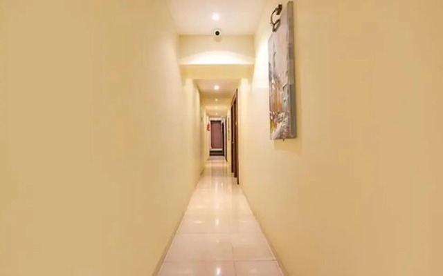 Fabhotel West Inn