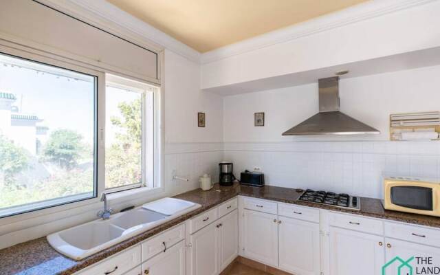 Safran II Apt de Charme Avec Terrasse la Marsa