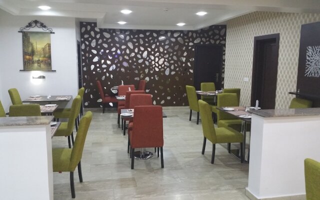 Polo Court Hotel