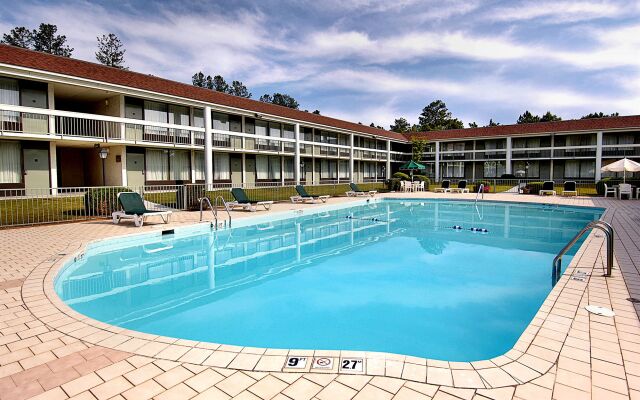 Days Inn & Conf Center by Wyndham Southern Pines Pinehurst