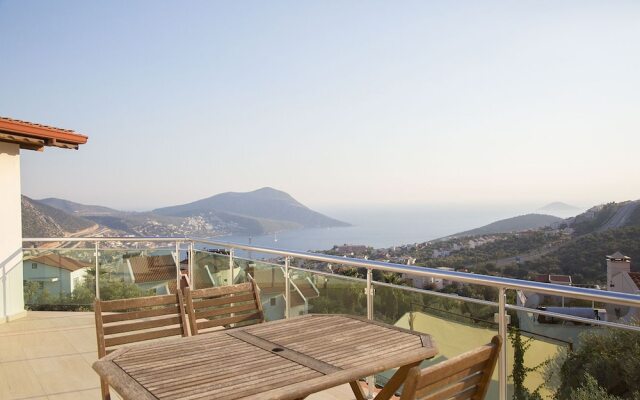 Villa Nisroc by Akdenizvillam