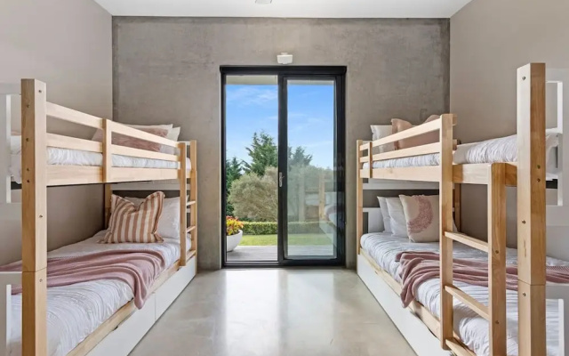 Luxury Portsea Sanctuary Gas Heat Pool Gardens
