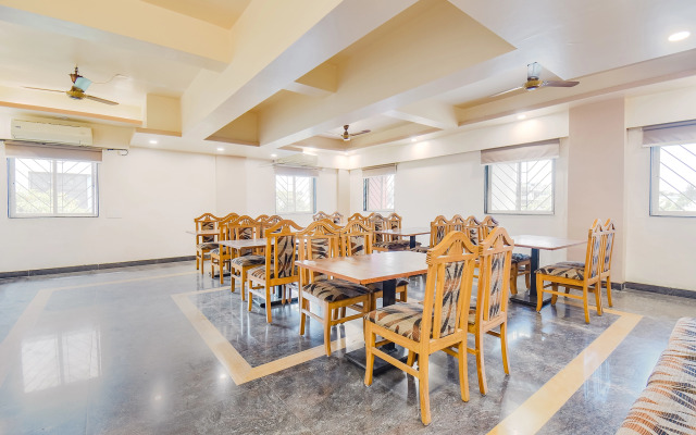 Fabhotel Shreeyash Residency