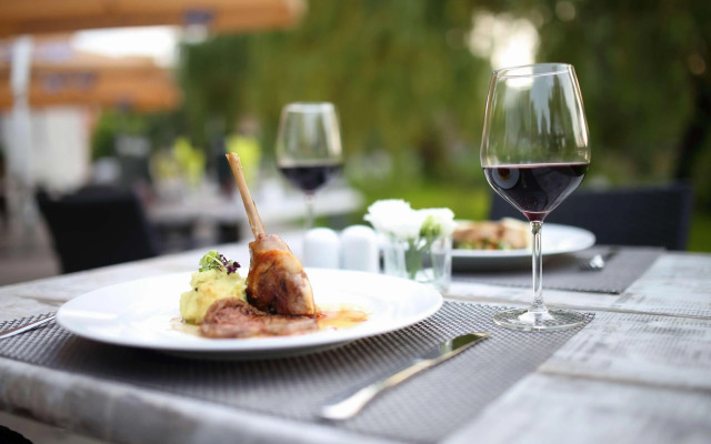 Best Western Bohemian Resort