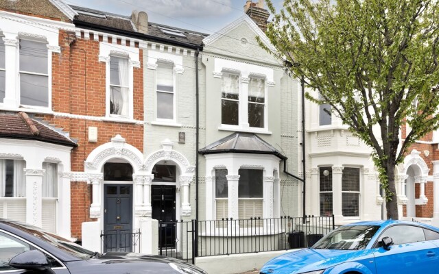 Family Home Near Clapham Common by Underthedoormat