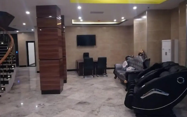 Rento Hotel and Suites