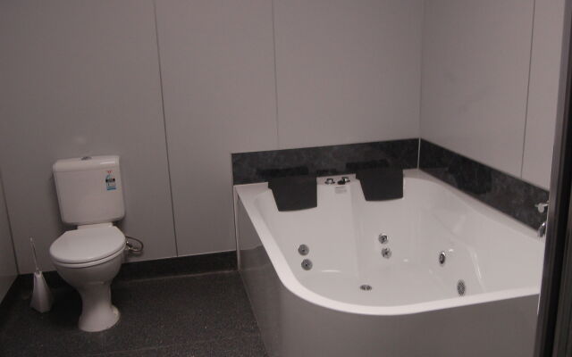 Horsham Mid City Court Motel