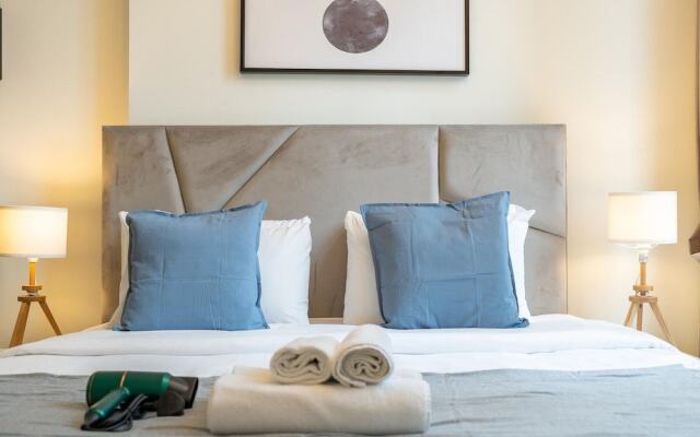 2bed Chic Apt Burj Khalifa Gym/pool by Belvilla