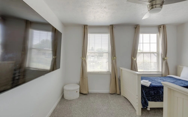 Family-friendly Indianapolis Home w/ Fenced Yard