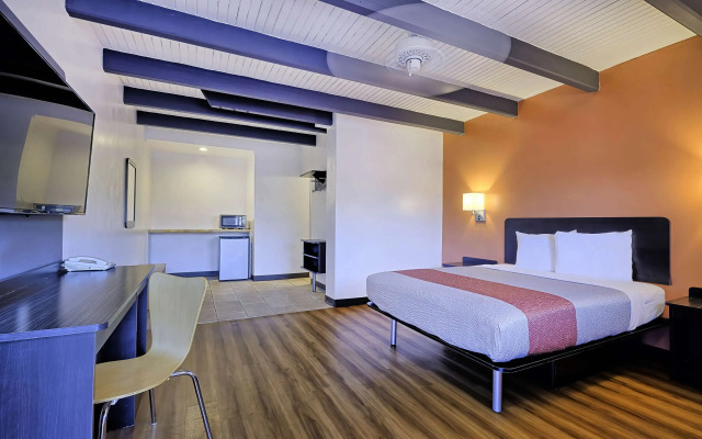 Motel 6 Sullivan, MO