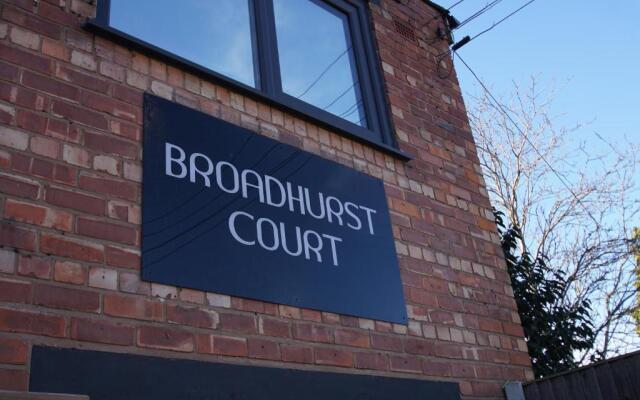 Air Host and Stay - Apartment 4 Broadhurst Court sleeps 4 minutes from town centre