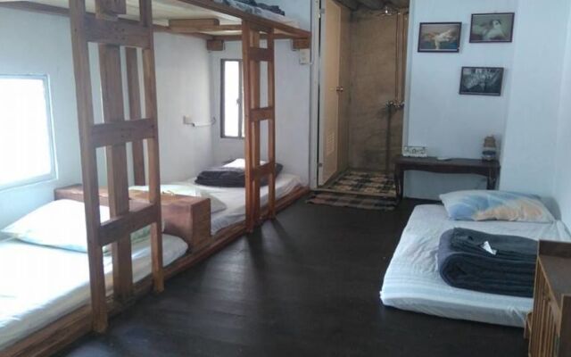 Wave Elephant Backpacker Hostel