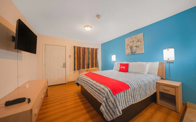 Royal Gateway Motel By OYO