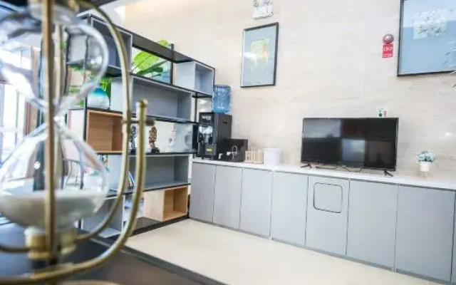 Jiatai Chain Business Hotel (Zhuanghe High-speed Railway Station)