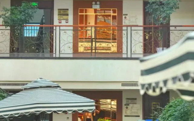 Yifeng Hotel (Wenli College Honghe Campus Store)