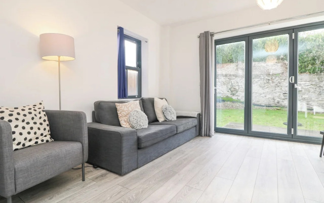 1 Queensway Gardens