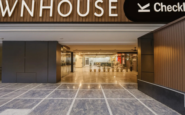 Super Townhouse Oak Udyog Vihar