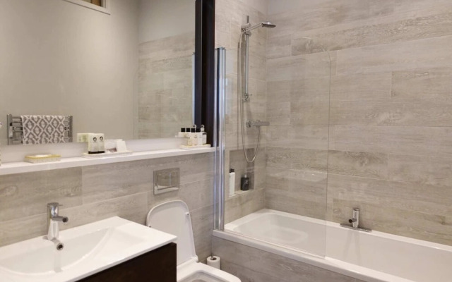 Renovated 1 Bedroom Apartment