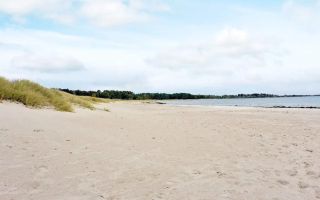 6 Person Holiday Home in Lottorp